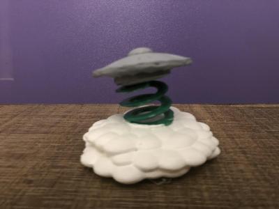 UFO SPACE CRAFT (spring is bouncy.