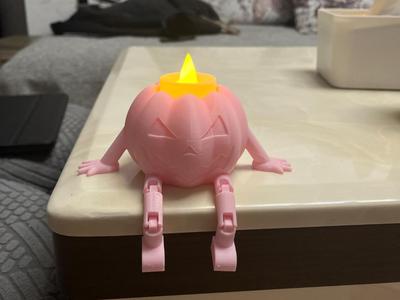 Leg extension pumpkin candlestick