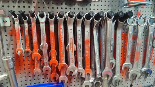 Ring spanner holder for pegboards (12mm spacing)