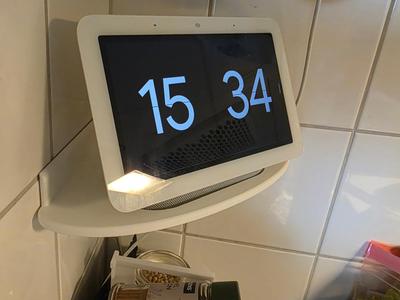 Google Nest Hub – Corner Shelf