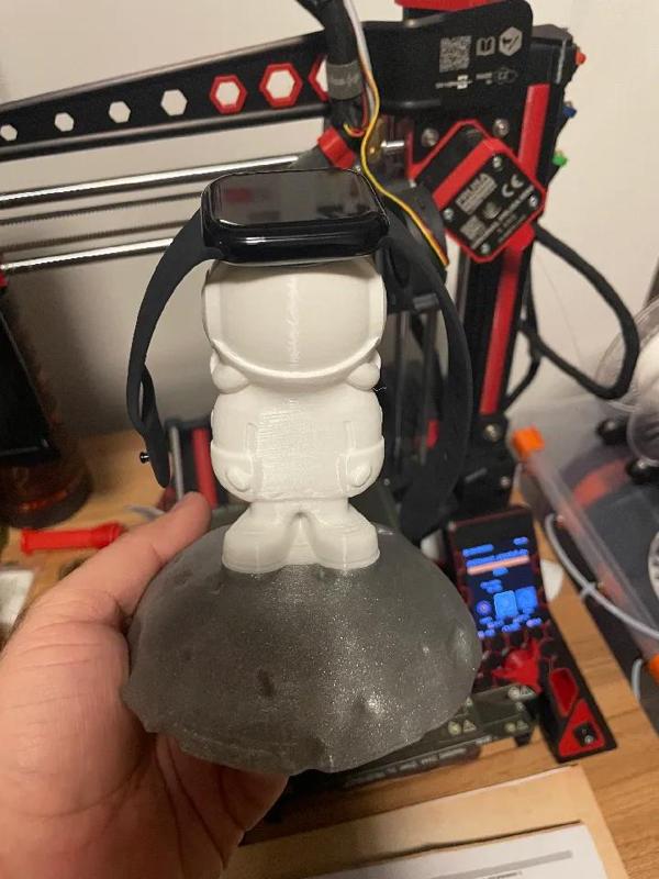 Apple Watch Astronaut Stand   