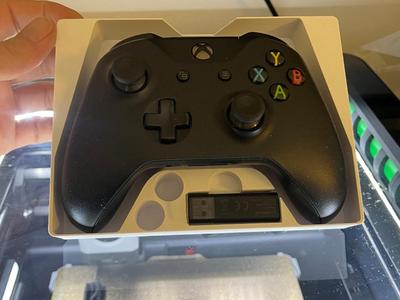 Gridfinity Xbox Controller Holder with "dongle"