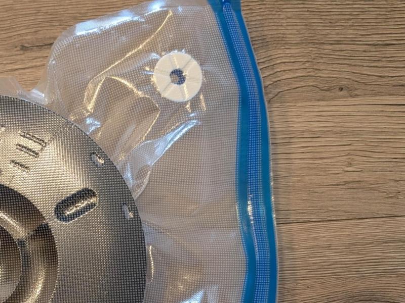 Valve disc for reusable vacuum bags