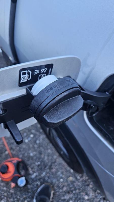 Fuel cap holder Xcite X-cross 8