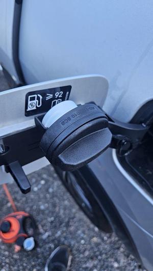 Fuel cap holder Xcite X-cross 8