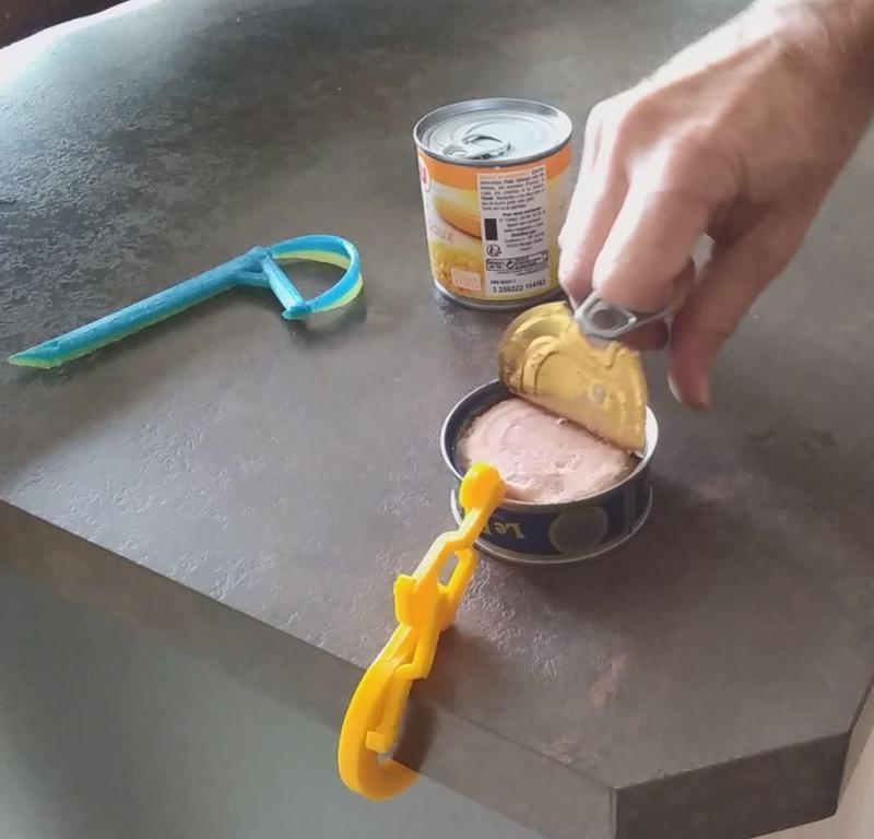 Suitable travel can opener / Ouvre boite adapté de voyage