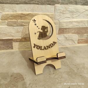 Mobile phone holder - Girl on the moon - laser cut