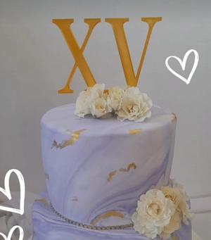 Cake topper turns 15