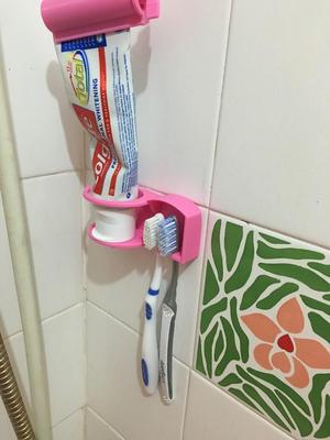 Toothbrush holder