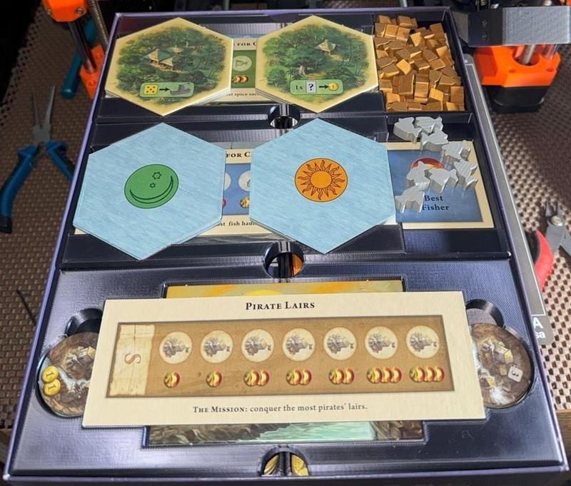 Explorers & Pirates of Catan - Base