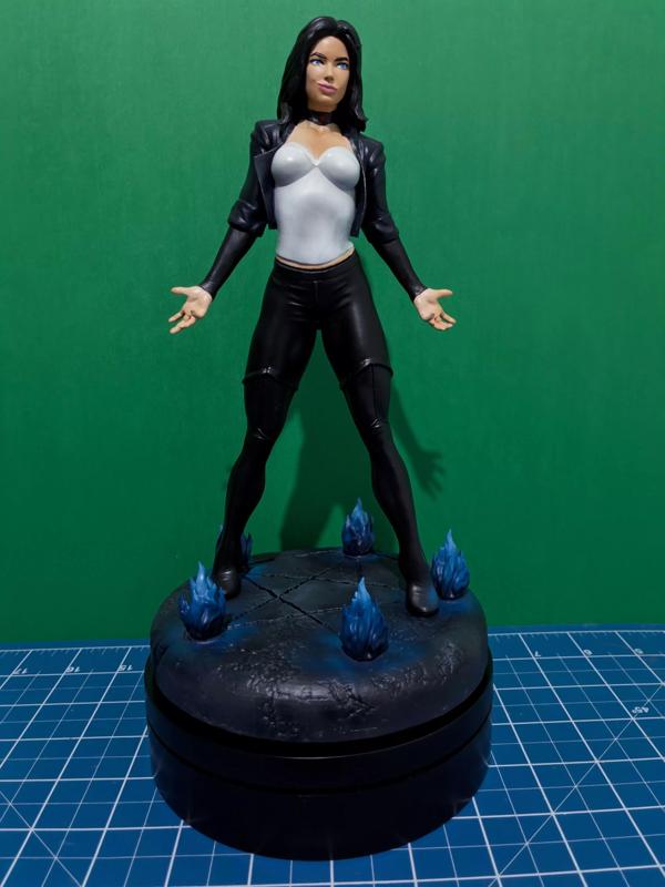 Zatanna version character from DC universe 3 scales sizes