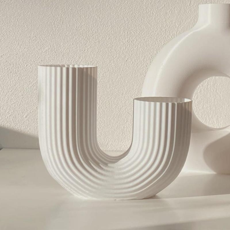 Curved Fluted Vase - Curve