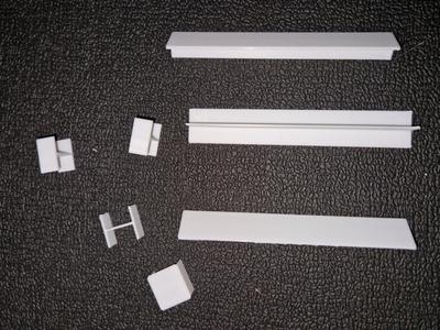 Elegant shelf connector for height and gap compensation