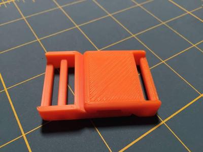 Magnetic buckle for 1-inch webbing