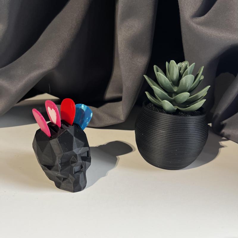 SKULL GUITAR PICK HOLDER