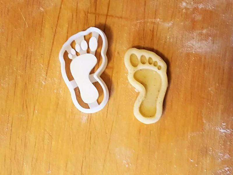 Foot cookie cutter