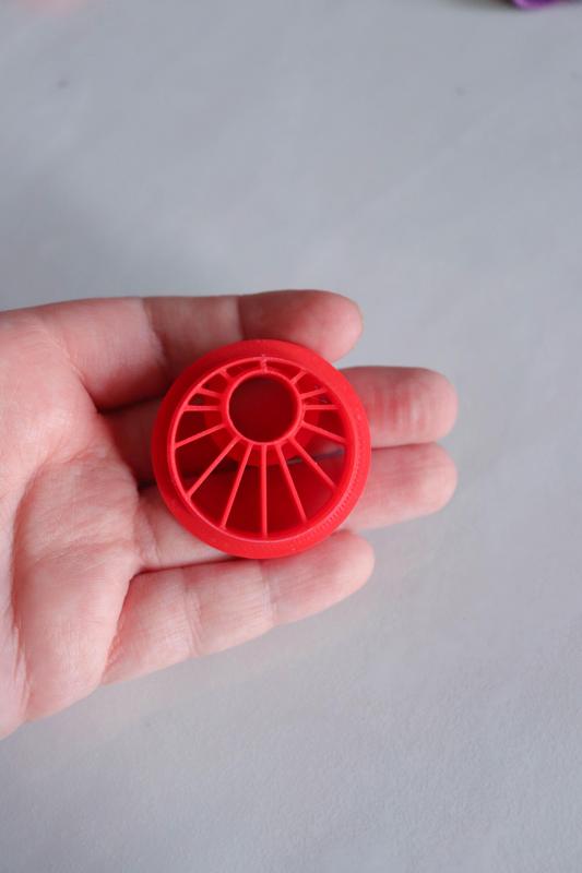 Circular cutter for clay