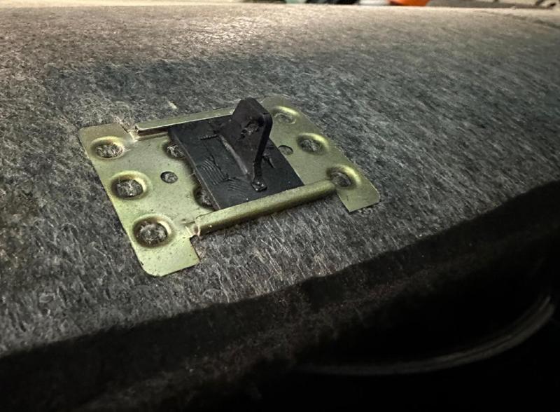 BMW headliner clip e30 e32 e34