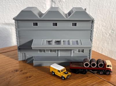 N Scale /OO Scale Railside factory with Staging
