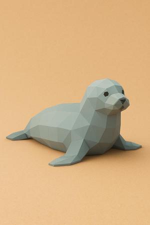 Low poly seal lying down