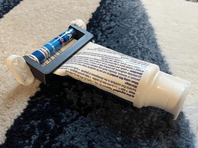 Toothpaste Squeezer V4