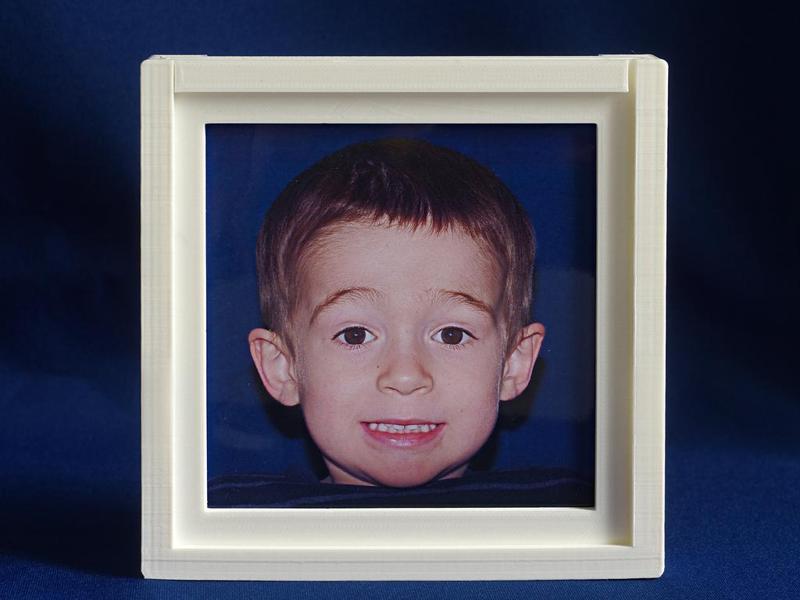 Photo frame for vertical hanging