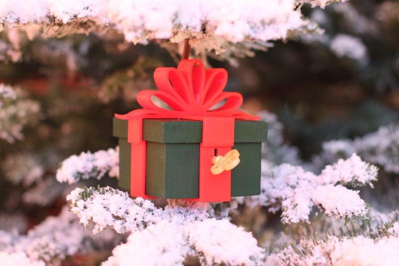 Lockable Present Ornament