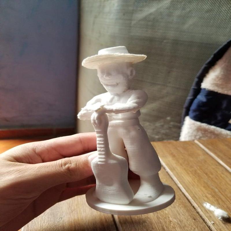 zenon con guitarra - estatuilla