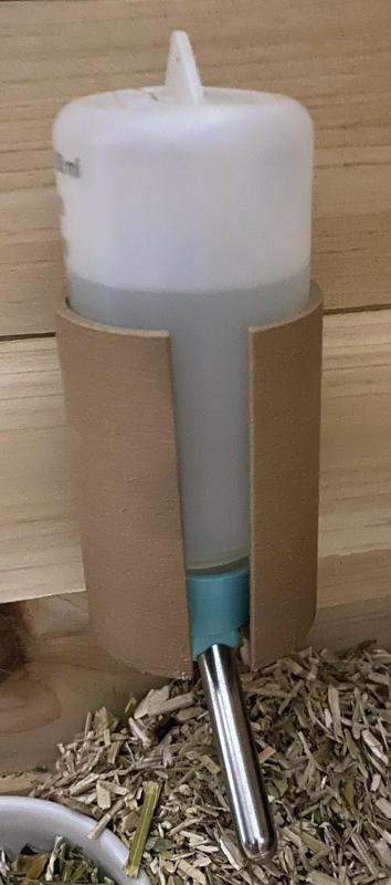 Drinking bottle holder for rodents