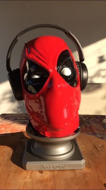 HELMET STAND DEADPOOL BUST