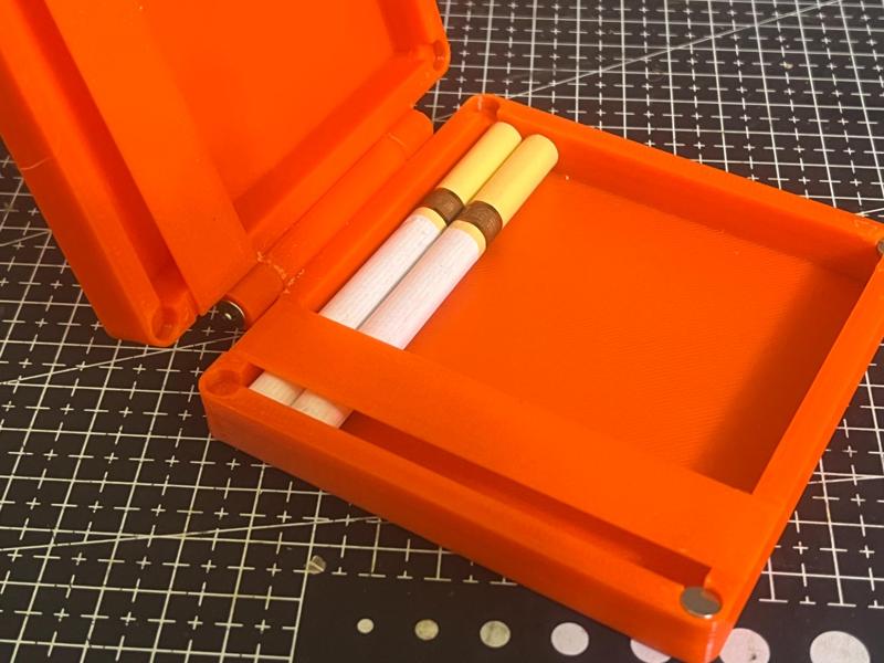 cigarette case, holds 20 sticks, 8mm diameter cigarettes