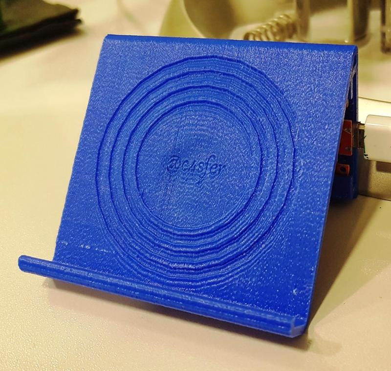 Qi charger stand for Galaxy S7