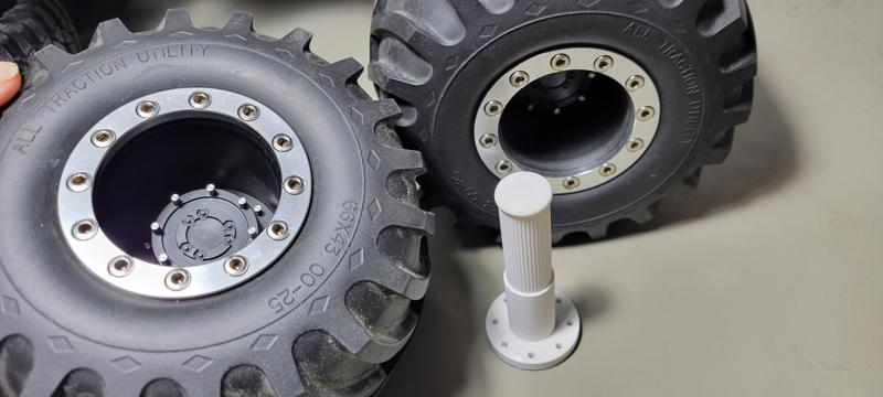 RC4WD Clod Buster Wheels Hub/Cover tool that saves your fingers