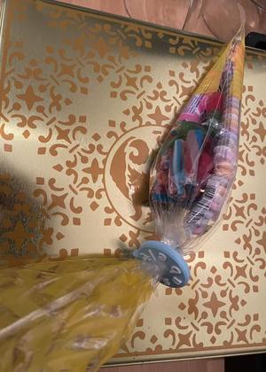 Clip/collar for (candy) bag gift