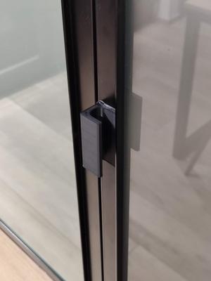 Furniture door handle - Poignée de porte de placard