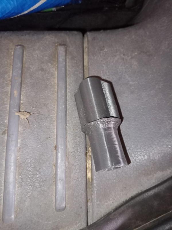 Spare nut for Ford C-MAX rear lights