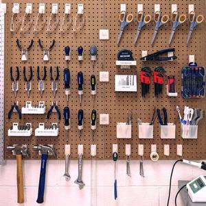 Sy's Peglock - Locking Pegboard System