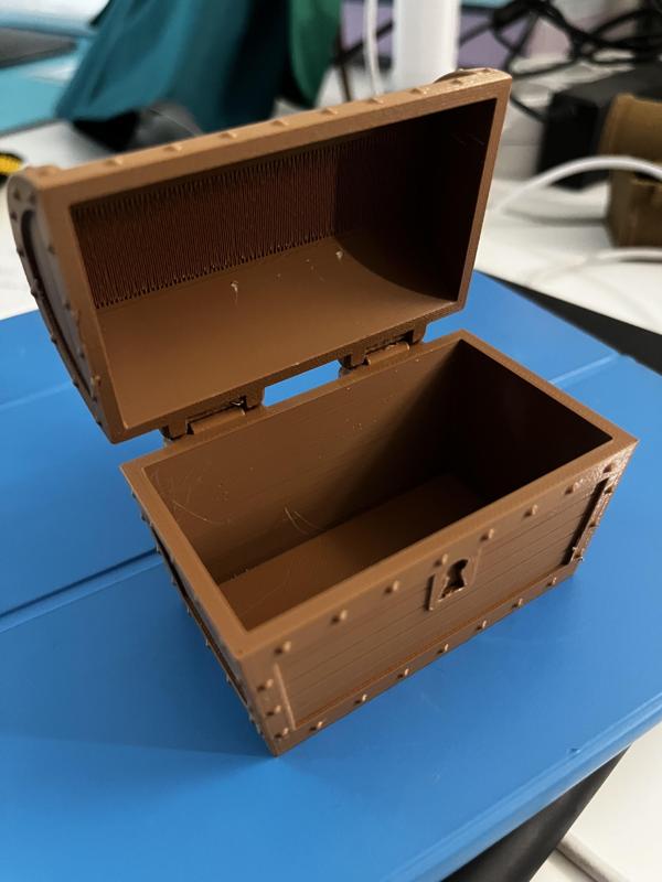 Treasure chest with integrated hinges