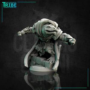 (0132) Troglodyte lizard assassin rogue thief wit knives