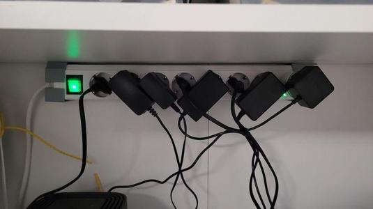 Deckenhalter/Ceiling bracket: Brennenstuhl Eco-Line Power Strip