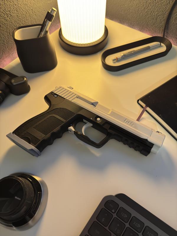 Resident Evil SG-09 R Pistol