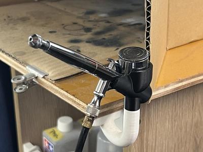 Airbrush holder