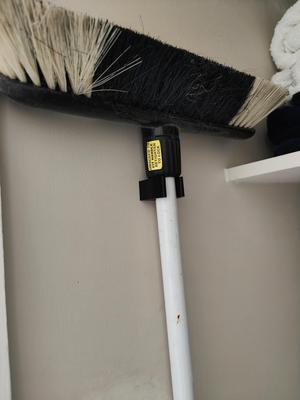 Broom wall mount 21mm