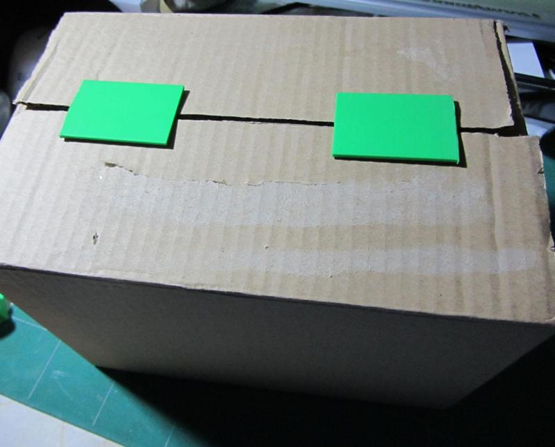 Cardboard box closure clip