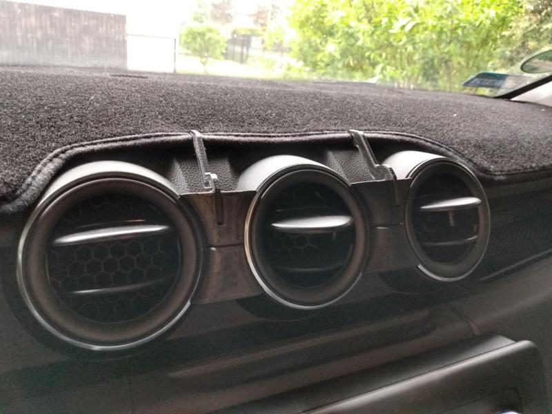 Dacia Duster 2 - dashboard cover (carpet) holder