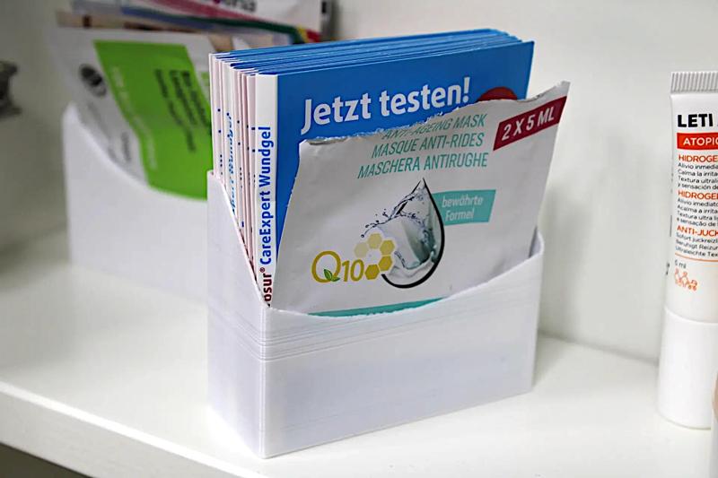 Minimal cosmetics and baking ingredient sachet holder 