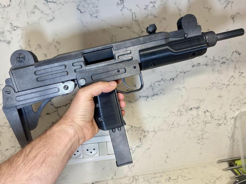 UZI SMG full-sized replica