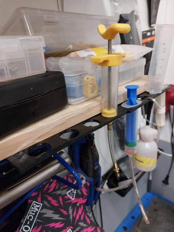 Bicycle bleed syringe holder slim v1