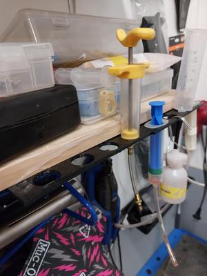 Bicycle bleed syringe holder slim v1