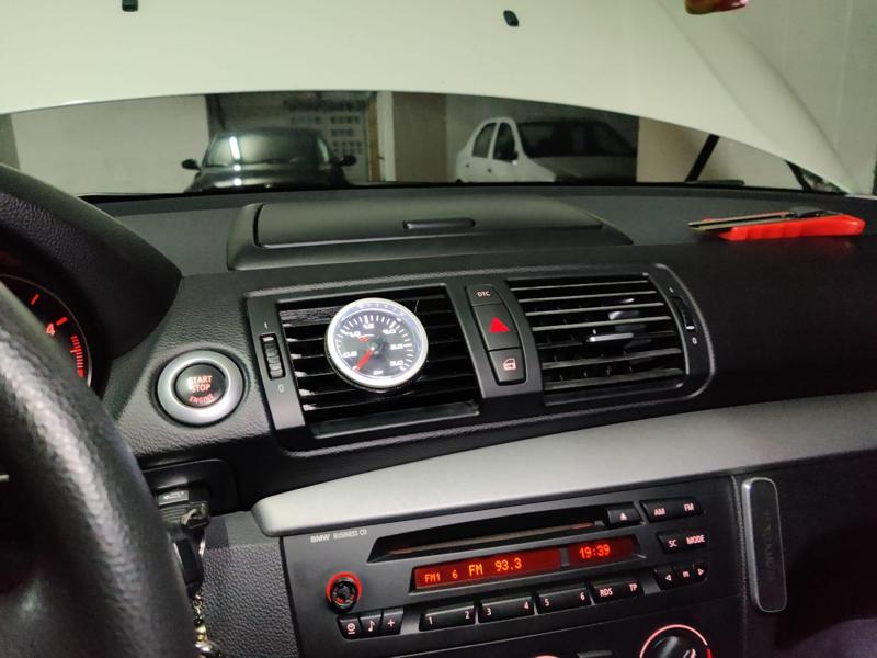 BMW E87 Boost Gauge 52 mm